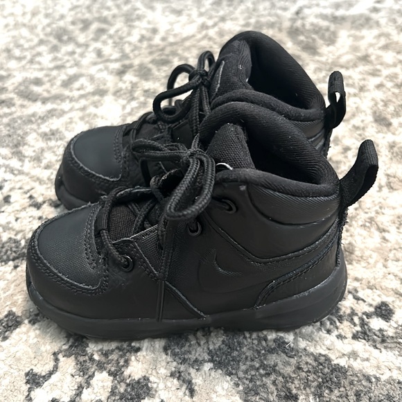 Nike Boots/Hightops - Picture 2 of 6